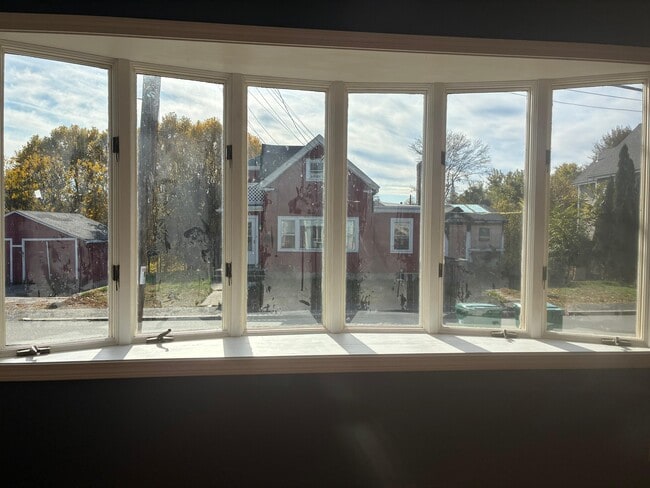 Bay Window - 21 Franklin St Unit 1FRT