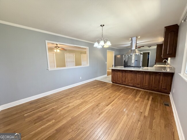 Photo - 560 Greencrest Dr