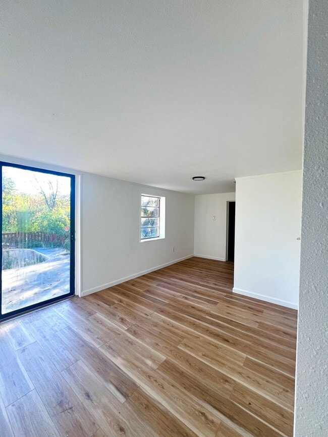 Photo - 400 W Scenic Dr