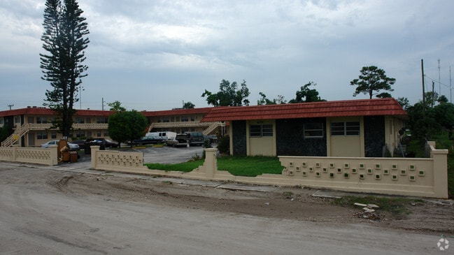 Photo - Miramar Gardens Apartments