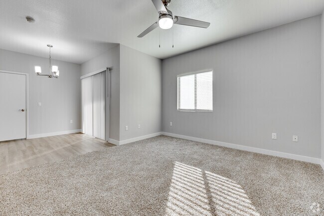 2BR, 2BA - 1068SF - Living Room