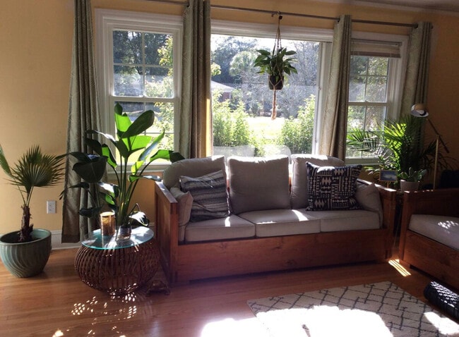 Photo - 5017 Pine St