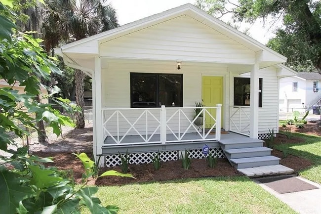 Building Photo - Fully Renovated Home in Prime Tampa Location with Fenced and Private Yard! 3bed |1.5 bath