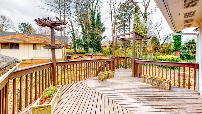 Photo - 362 Camelot Pky