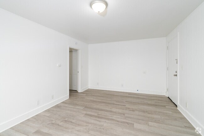 2BR, 1BA - 760SF - Living Room