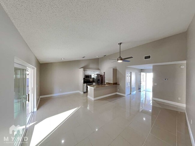 Photo - 8310 Clermont St