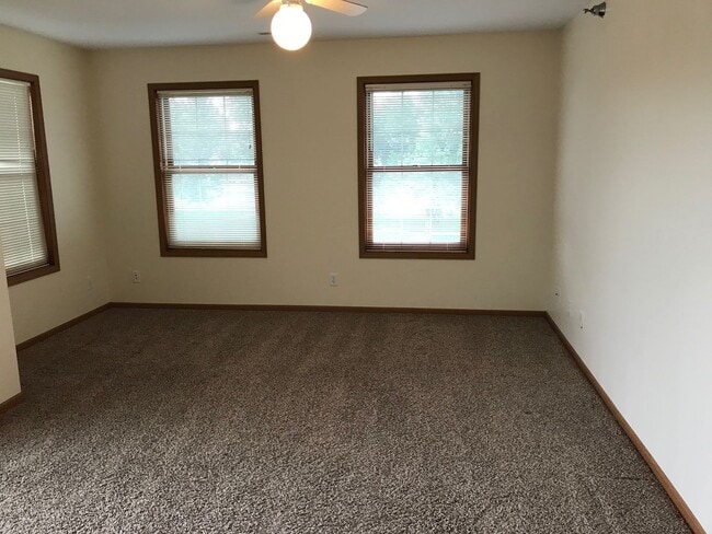 Photo - 2604 Stange Rd