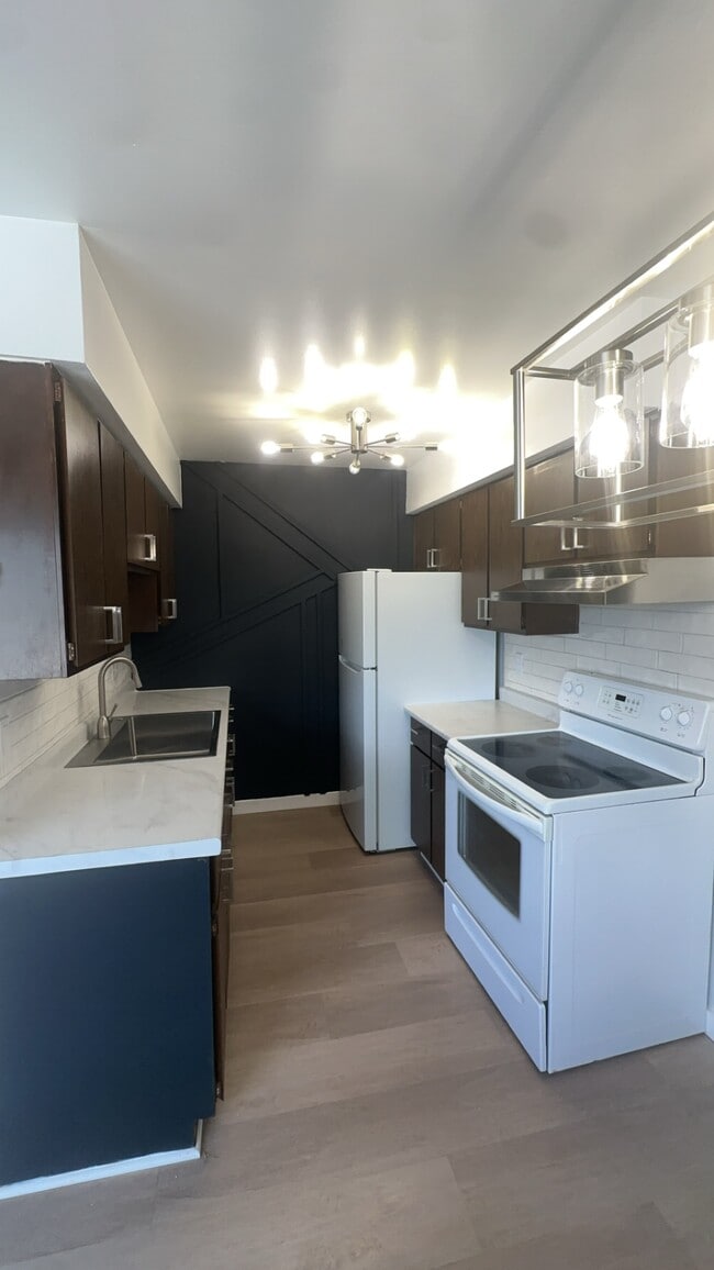 Photo - 2008 Military St Unit 16