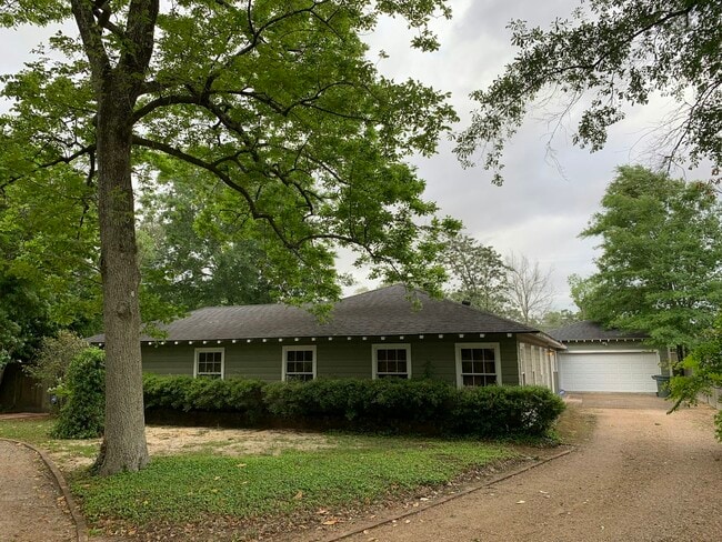 Building Photo - 5590 Clinton St