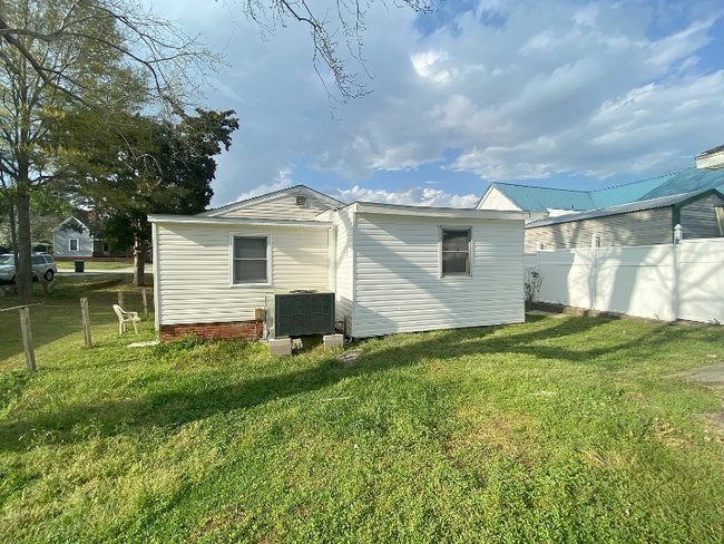 Photo - 109 E I St