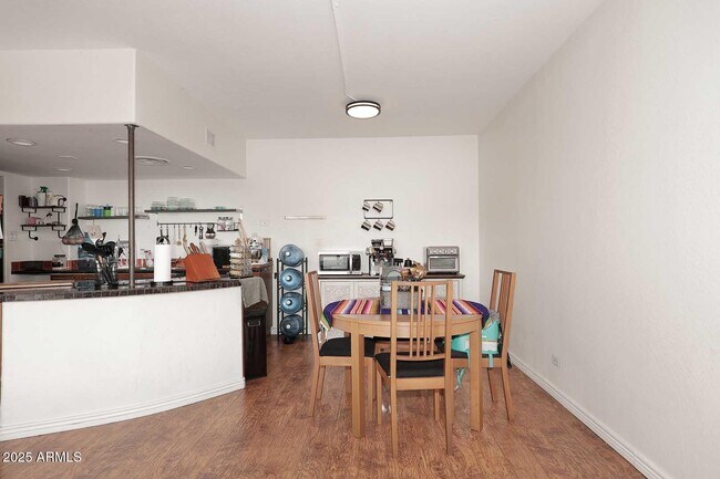 Photo - 207 W Clarendon Ave Unit A2