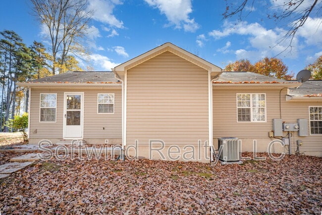 Photo - 290 South Cir NW