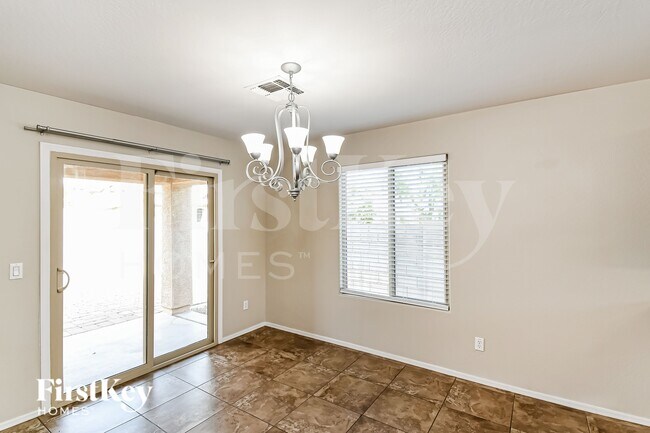 900 W Broadway Ave