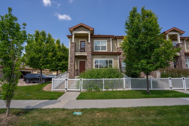 Building Photo - 4903 Northern Lights Dr Unit A Rental