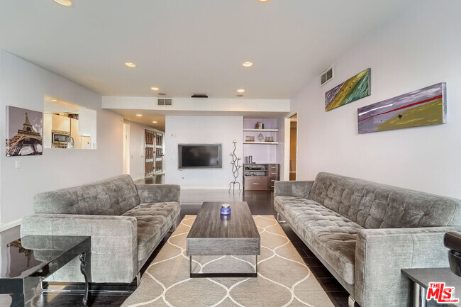 Building Photo - 910 S Holt Ave Unit 104 Rental