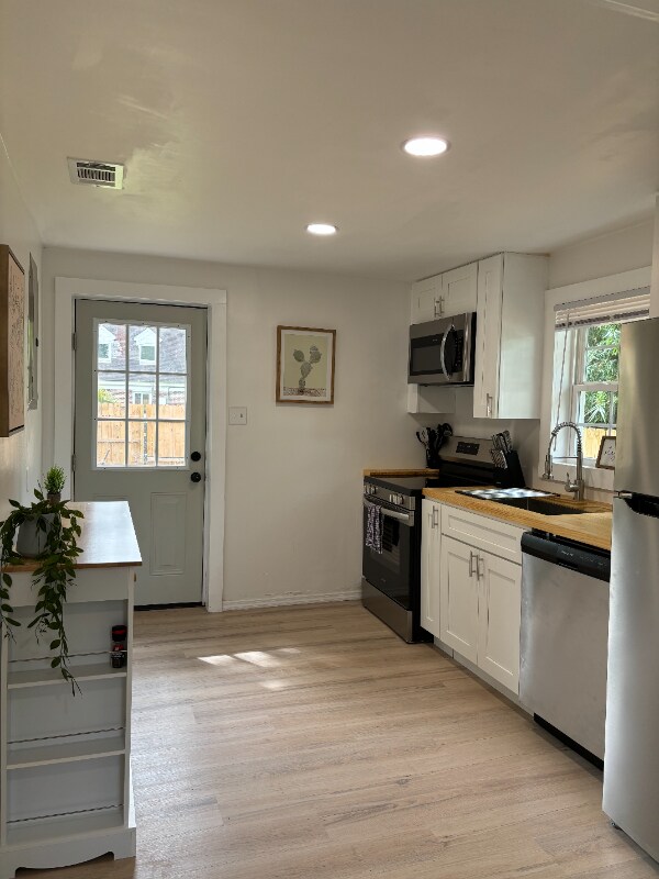 Photo - 637 E 35th St