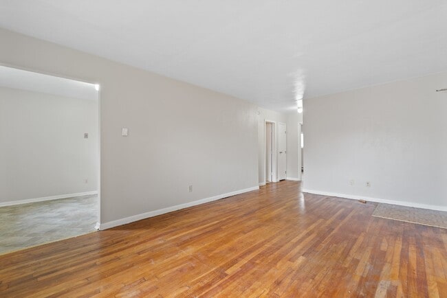 Building Photo - ADORABLE 2 BEDROOM APARTMENT FOR RENT in NORFOLK Unit 2