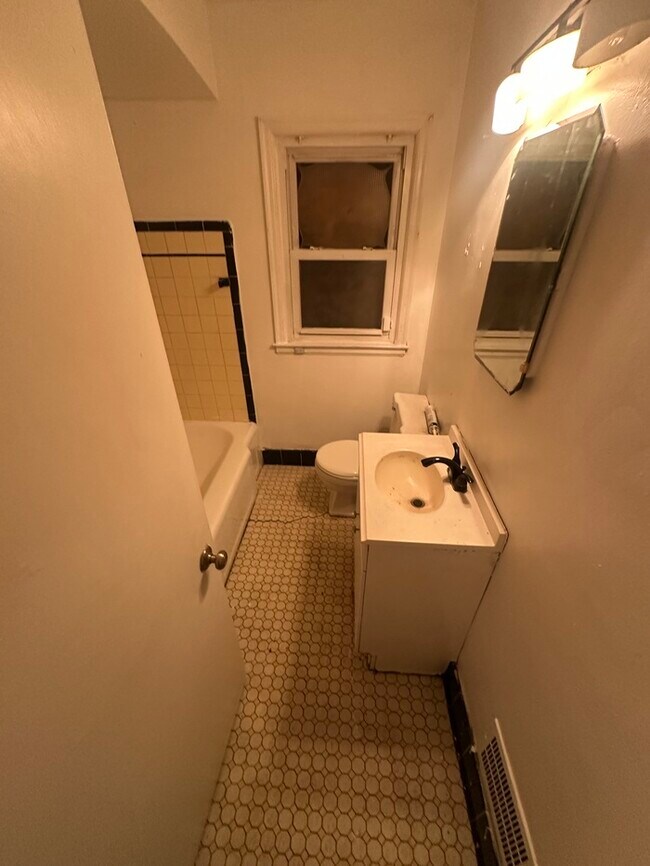 Photo - 15675 Lappin St