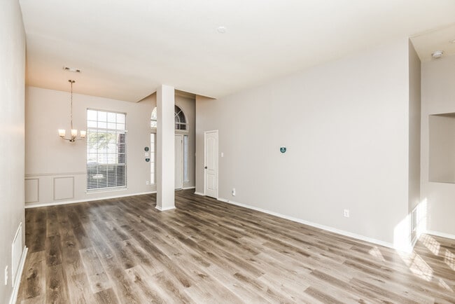 Photo - 724 Turnstone Dr