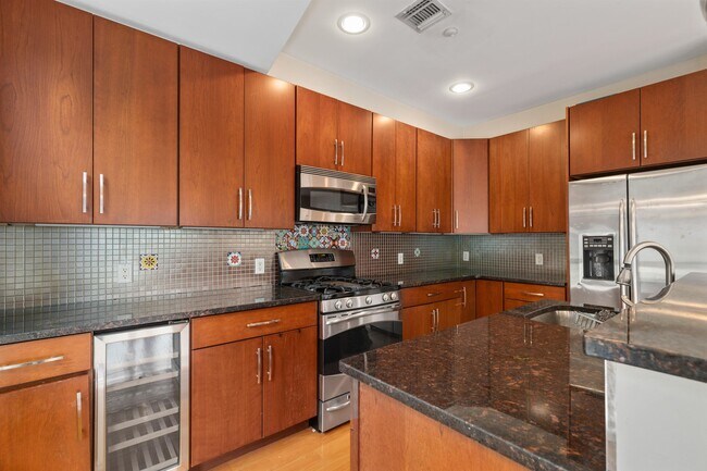Photo - 296 Grand St Unit 2