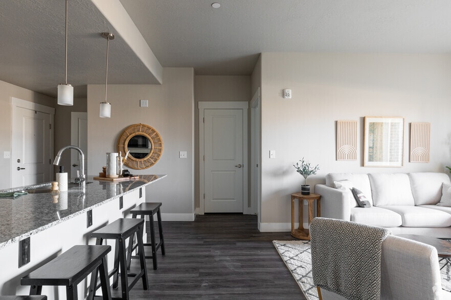 2BR, 2BA - Kitchen