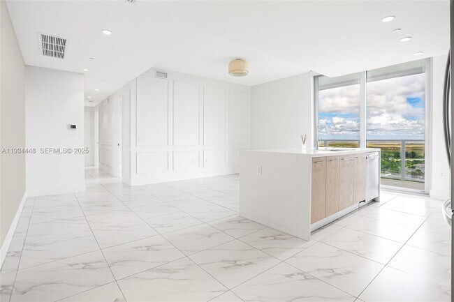 Photo - 2000 Metropica Wy Unidad 2501