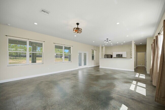 Photo - Country Living with Modern Convenience!
