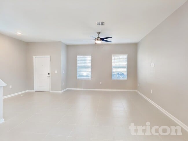 Photo - 743 Honeyrock St