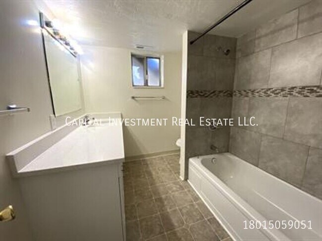 Photo - 1126 Crandall Ave S Unit B