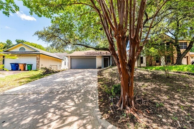 Photo - 907 Isernia Dr