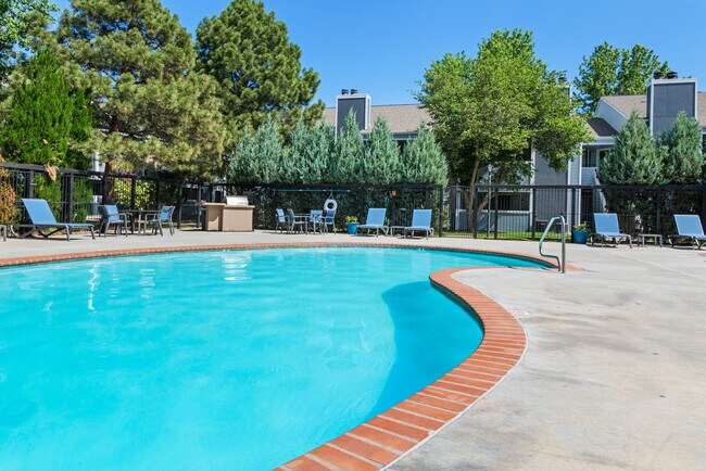 Cheyenne Crest Apartments For Rent in Colorado Springs, CO