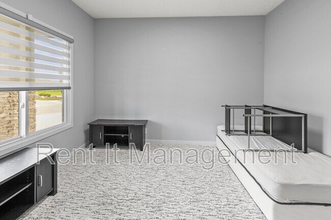 Photo - 18765 Larimore St