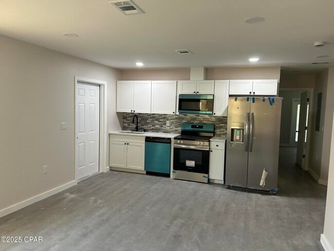 Photo - 711 E 14th St