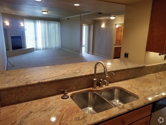Building Photo - Class and Style! 3 Bed, 2 Bath South Hill ... Rental