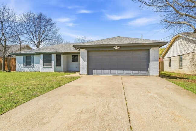 Photo - 416 Colonial Pl