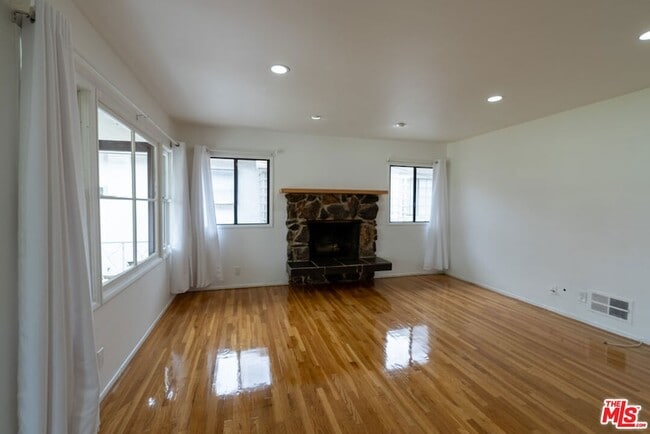 Photo - 443 Lomita St