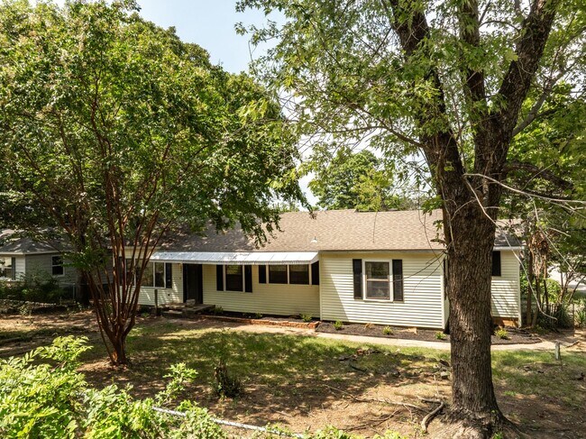 Photo - FREE MONTH RENT! Freshly Updated 3 Bedroom House