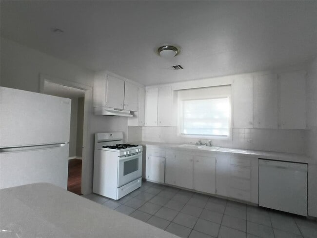 Photo - 1024 S Holly Dr