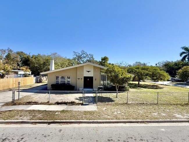 Photo - 1013 23rd St W