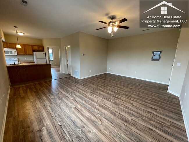 Photo - 2606 N Bluff St Unit Apartment 210