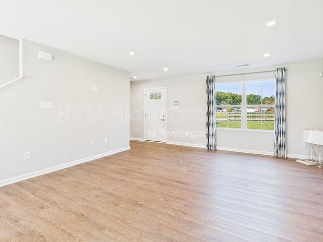 Photo - 2943 Travis Ln