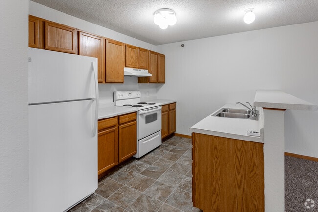 1BR, 1BA - 700SF - Kitchen - Isanti Village I