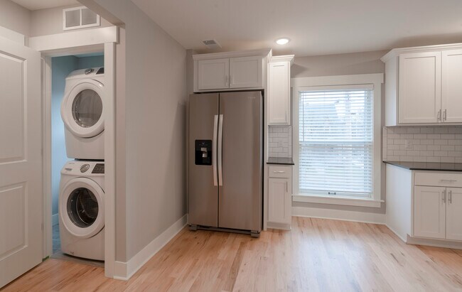 Photo - 261 Eastern Ave SE