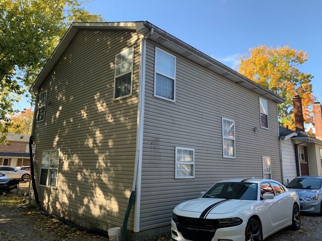 Building Photo - 222 University Ave Unit B Rental