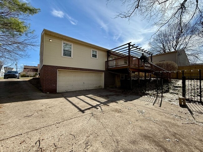 Photo - 3 Bedroom with basement!