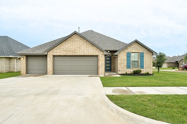 Photo - Spacious 3-Bedroom Home on a Corner Lot in...