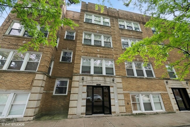 Building Photo - 3849 W Ainslie St Unit 1 Rental