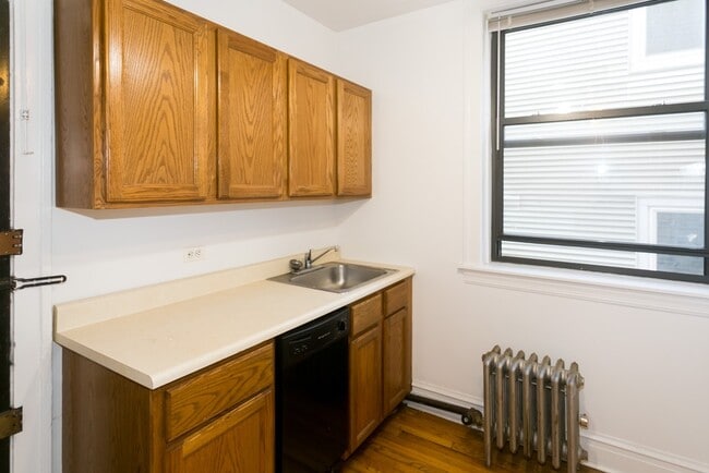 Photo - 1913 W Larchmont Ave Unit B2