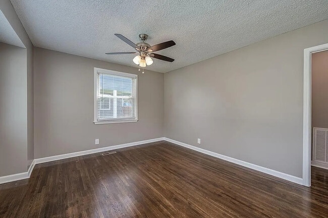 Photo - 1985 Carloss Dr