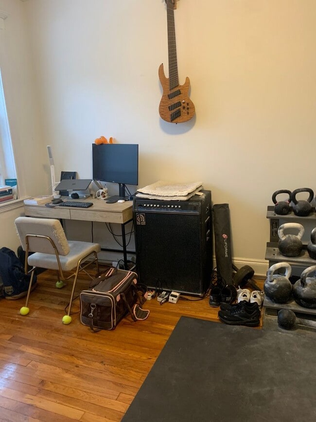 Photo - 260 Kelton St